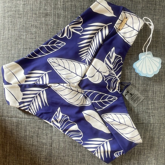 BNWT Crisscross Hourglass® Cheeky Bikini Bottoms - Blue Palm. Never used! - Picture 2 of 3